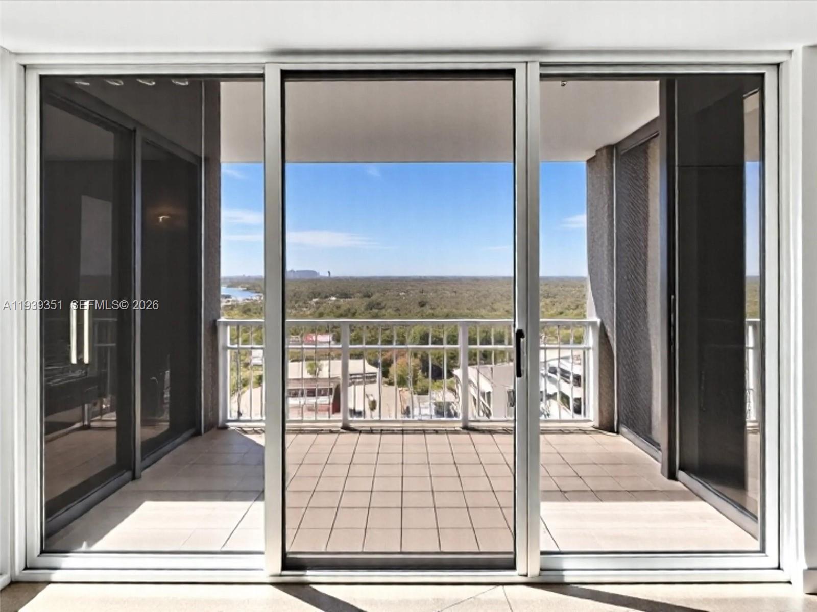 TOWERS OF QUAYSIDE CONDO - Residential