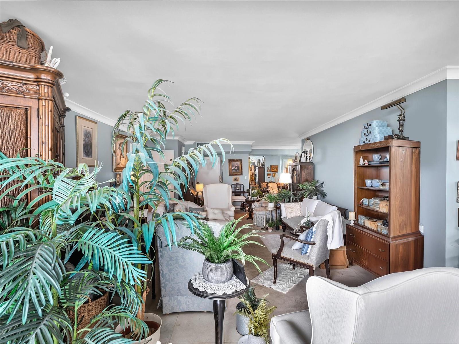 TOWERS OF QUAYSIDE CONDO - Residential