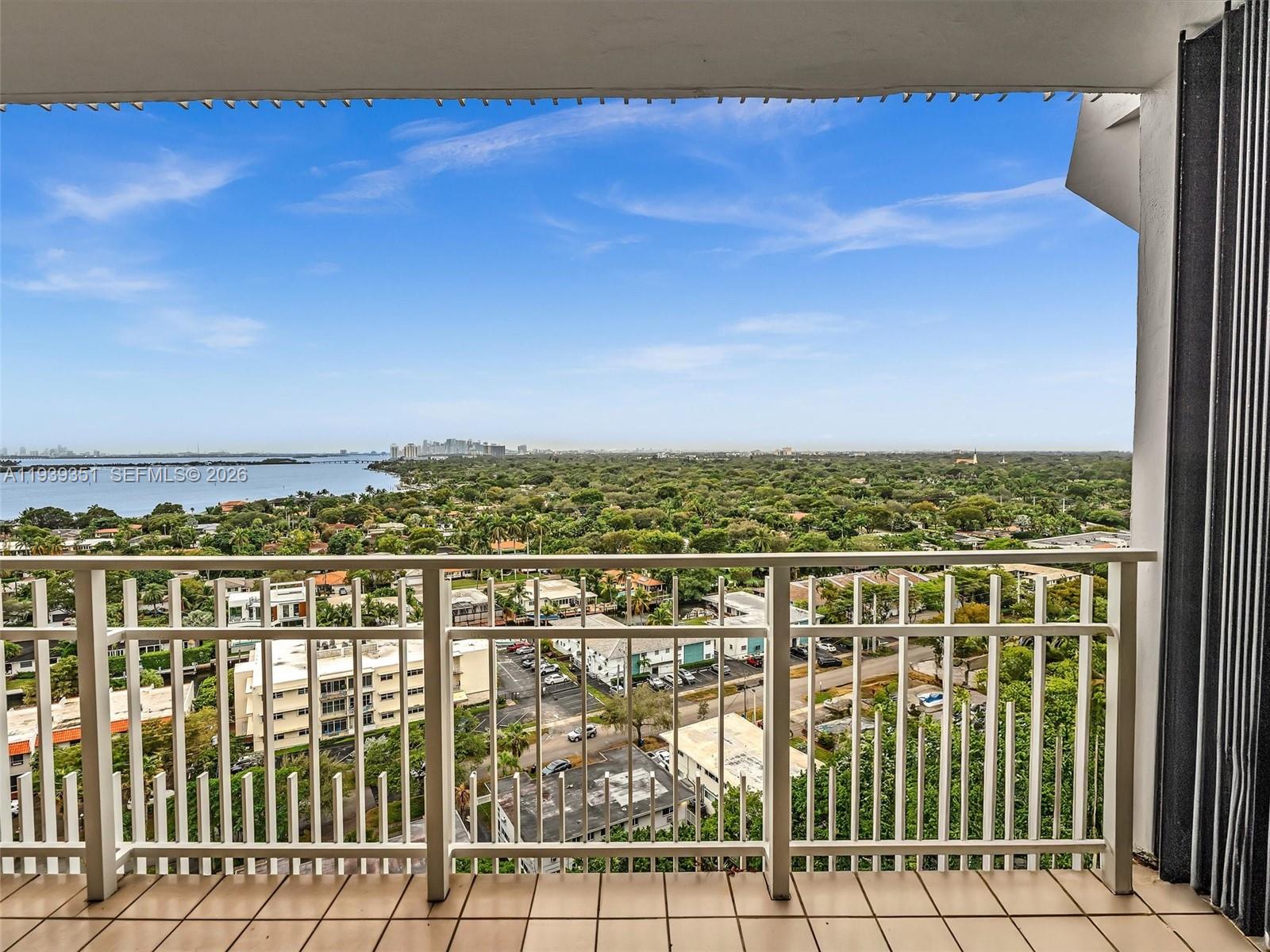 TOWERS OF QUAYSIDE CONDO - Residential