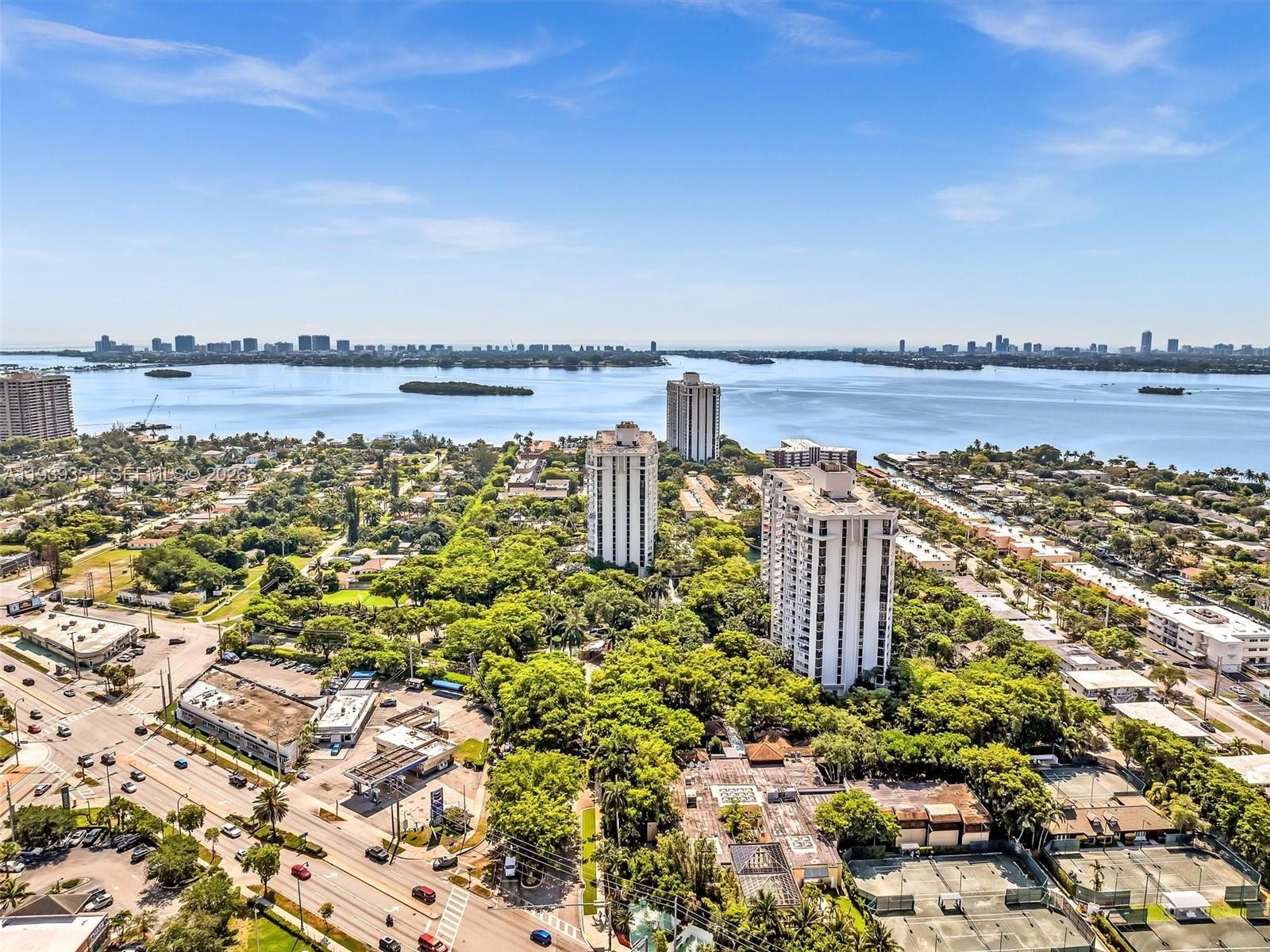 TOWERS OF QUAYSIDE CONDO - Residential