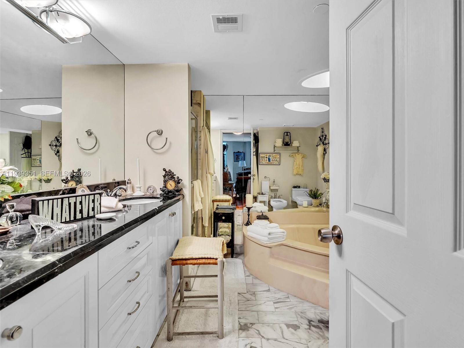 TOWERS OF QUAYSIDE CONDO - Residential