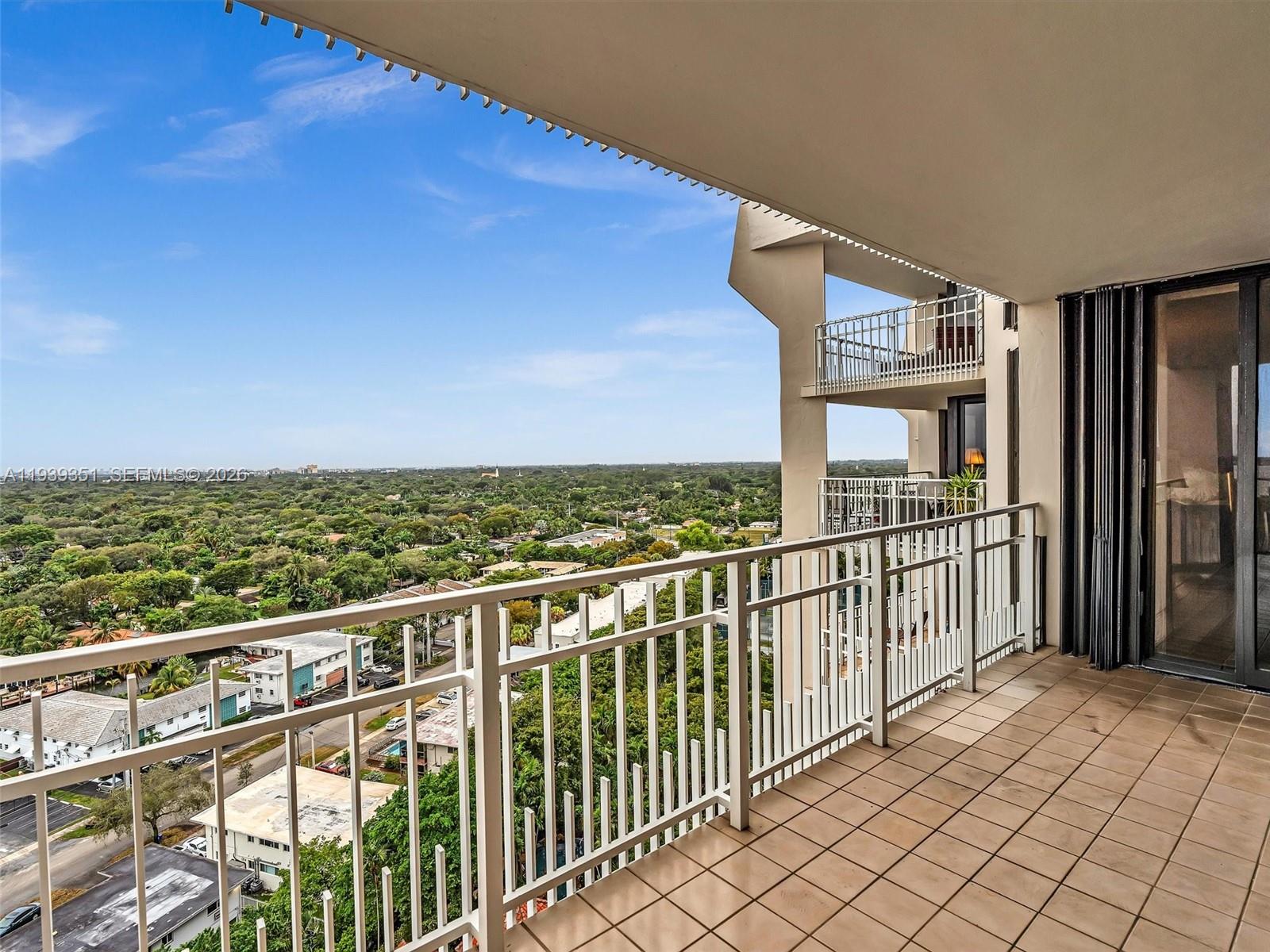 TOWERS OF QUAYSIDE CONDO - Residential