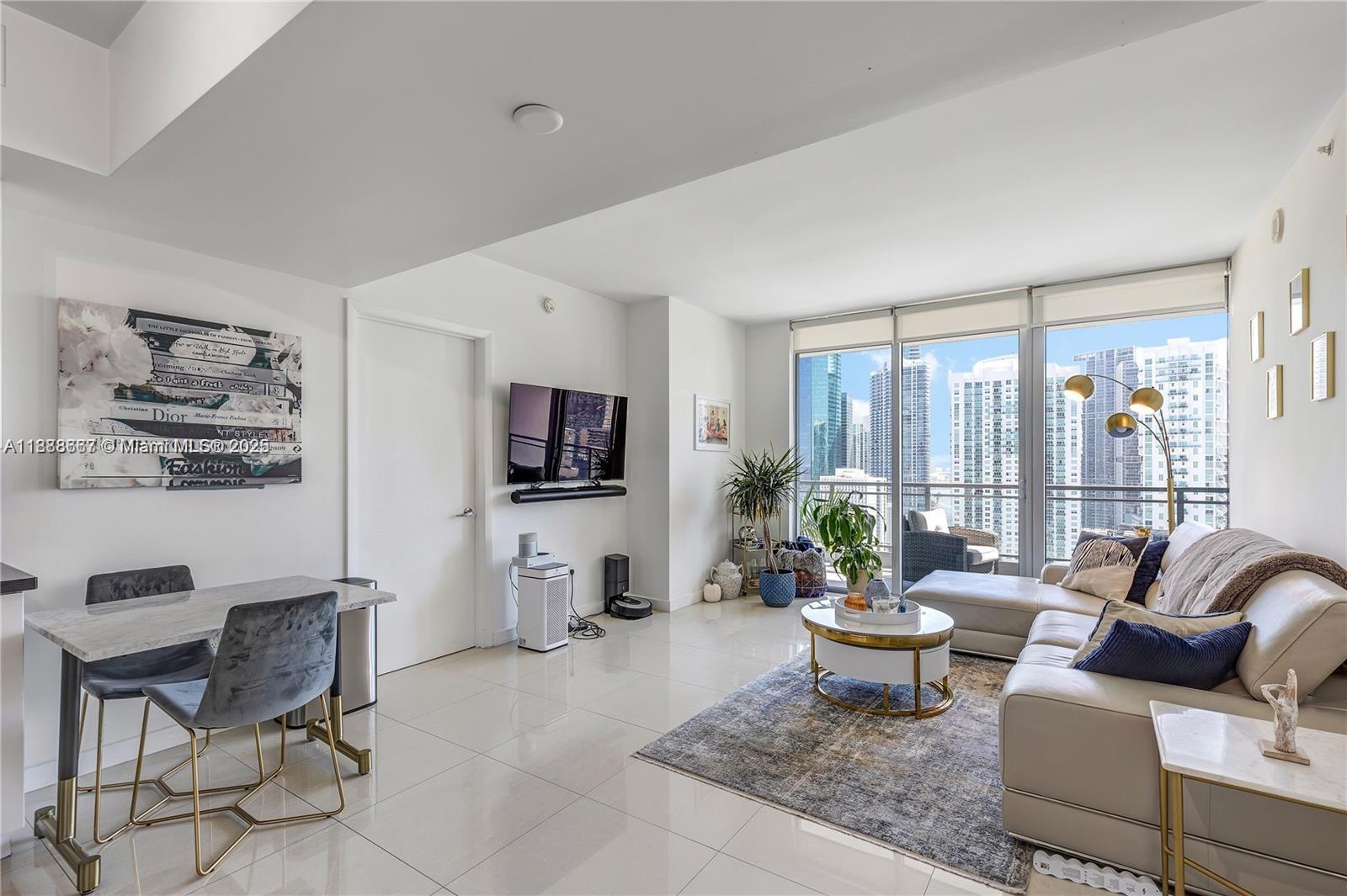 MINT CONDO - Residential