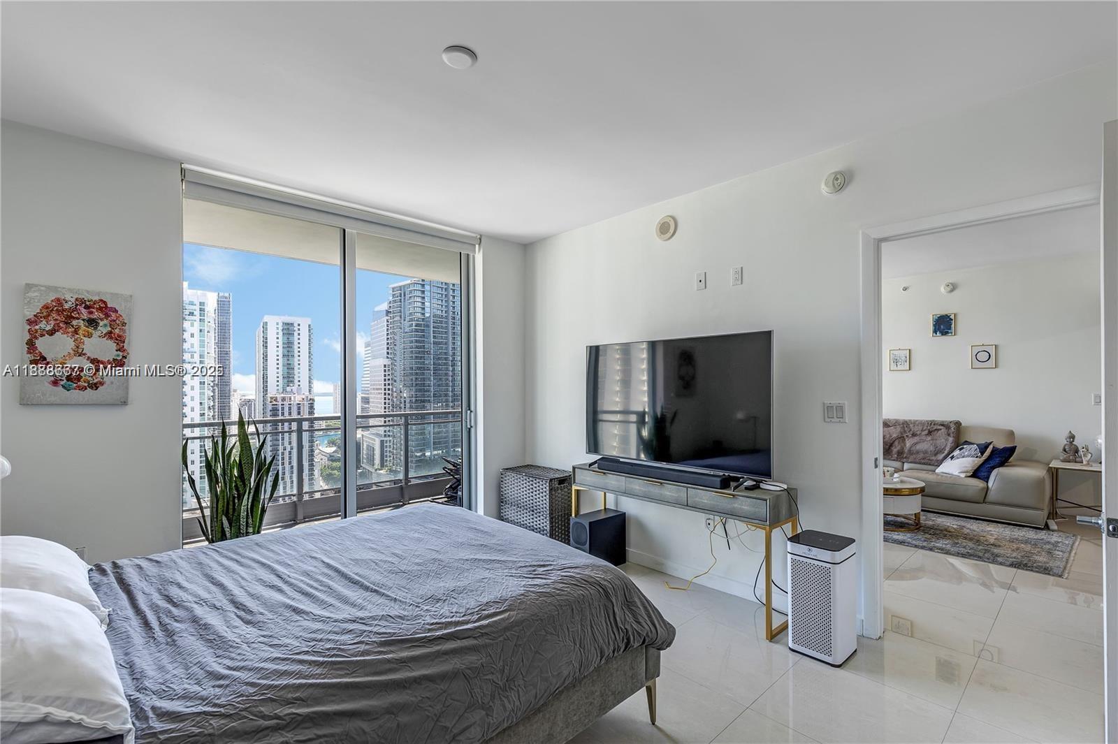 MINT CONDO - Residential