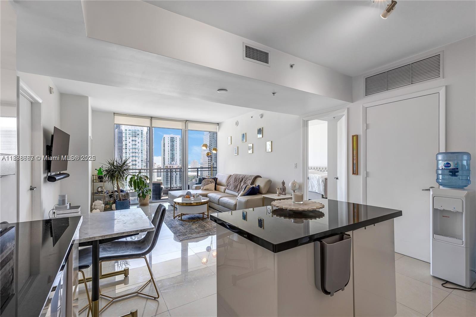 MINT CONDO - Residential