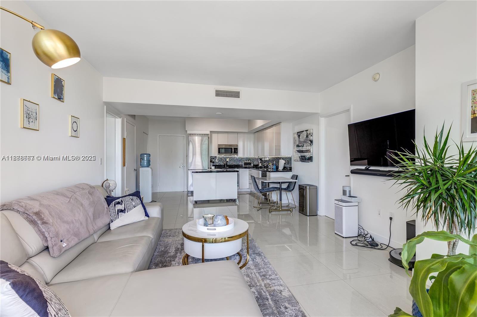 MINT CONDO - Residential