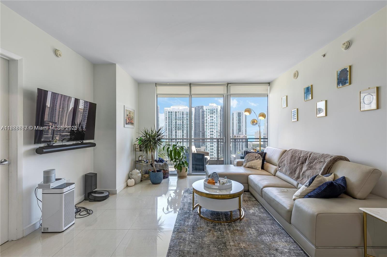 MINT CONDO - Residential