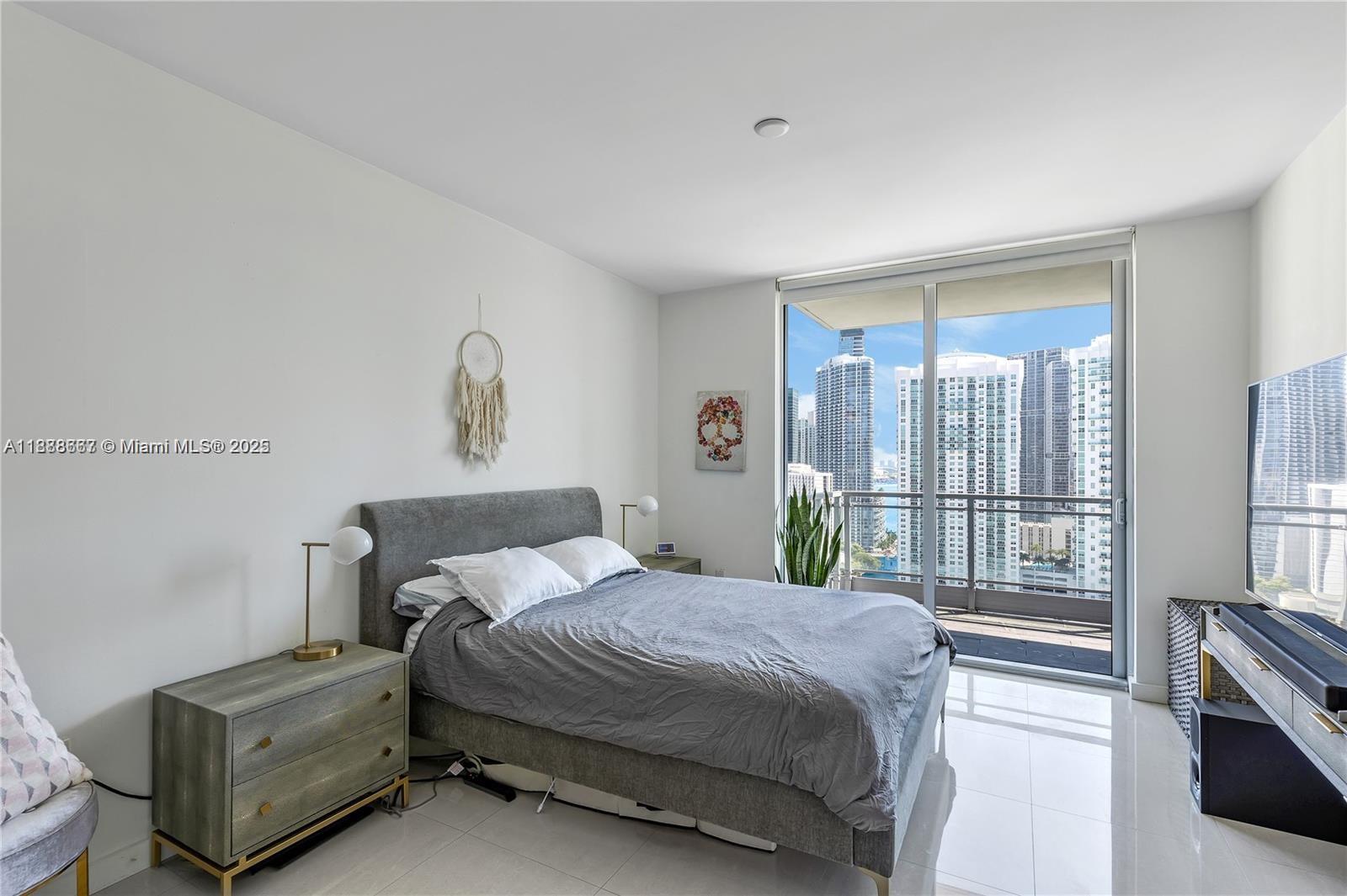 MINT CONDO - Residential