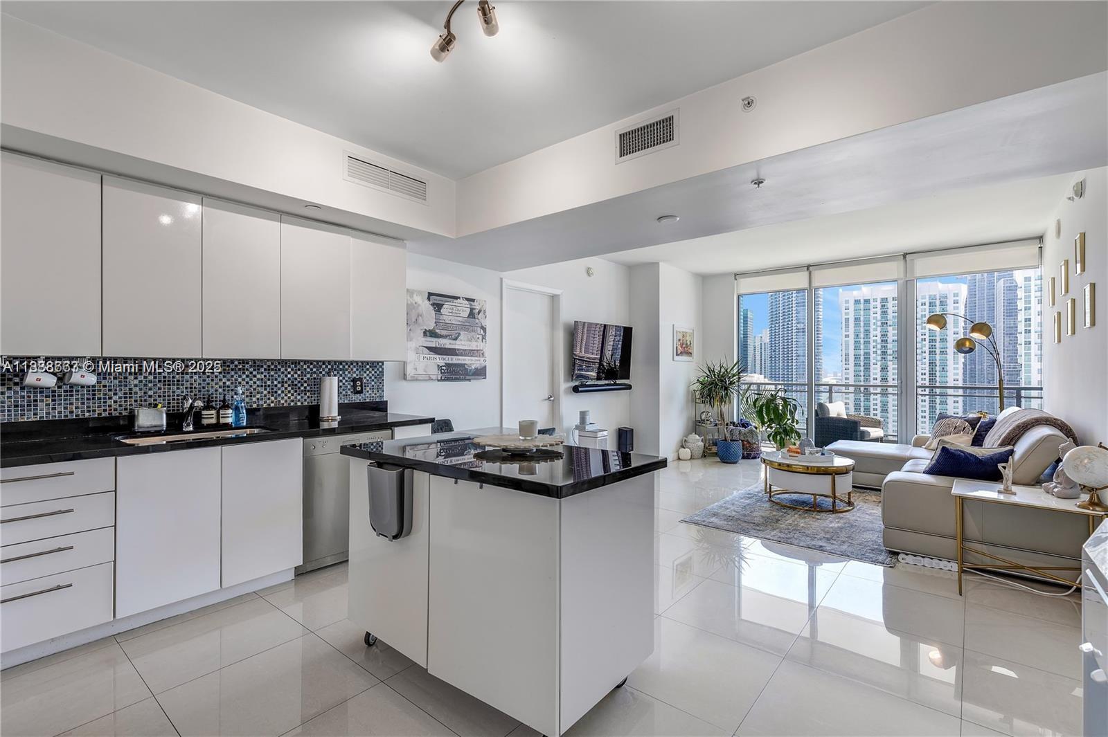 MINT CONDO - Residential