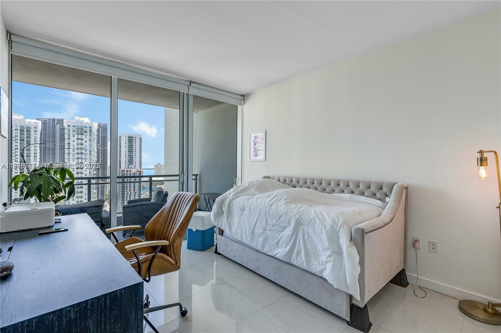 MINT CONDO - Residential