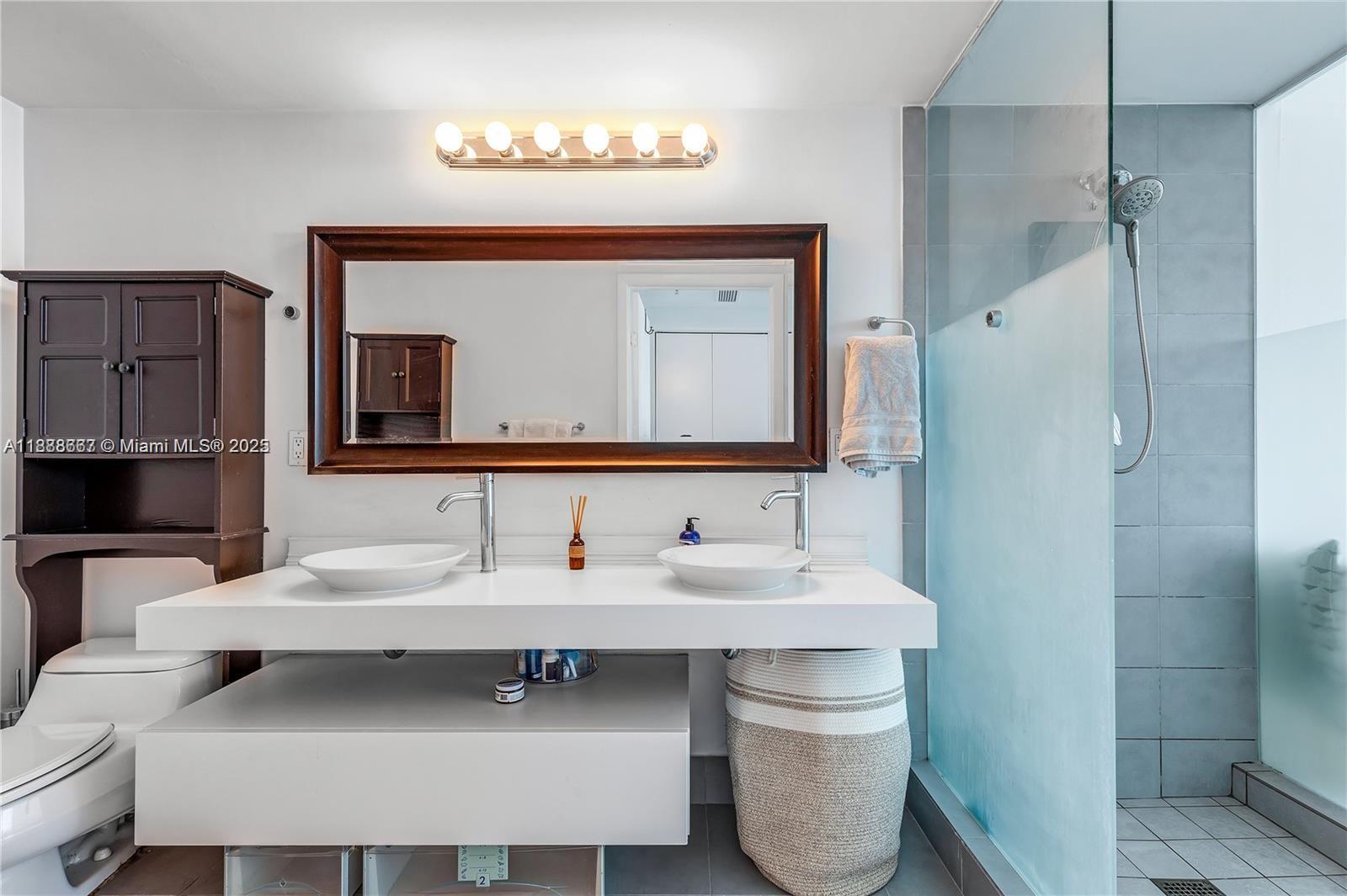 MINT CONDO - Residential