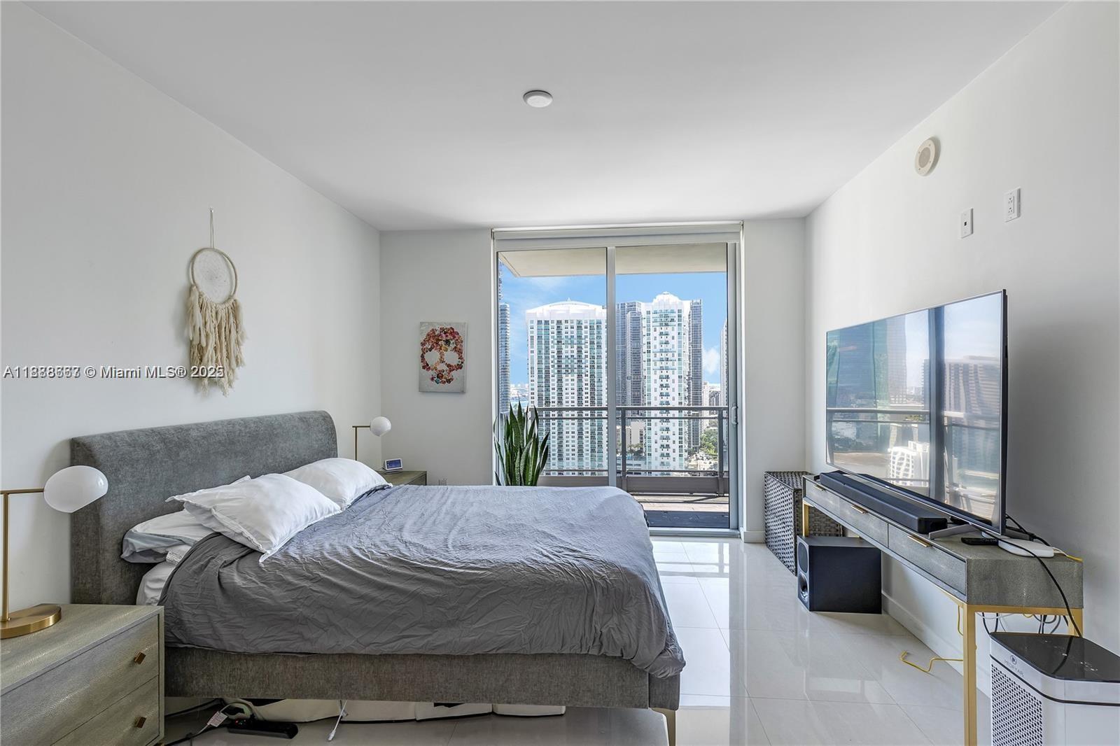 MINT CONDO - Residential