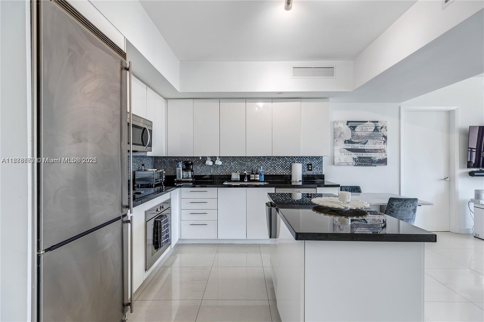 MINT CONDO - Residential