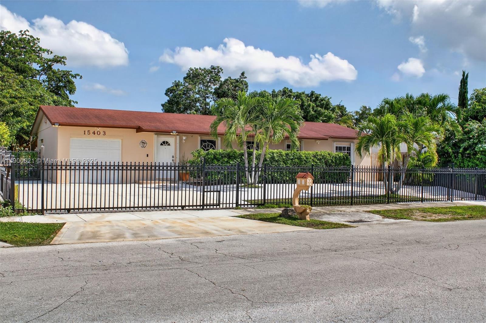 View photos, virtual tours, details... 15403 SW 107th Ct