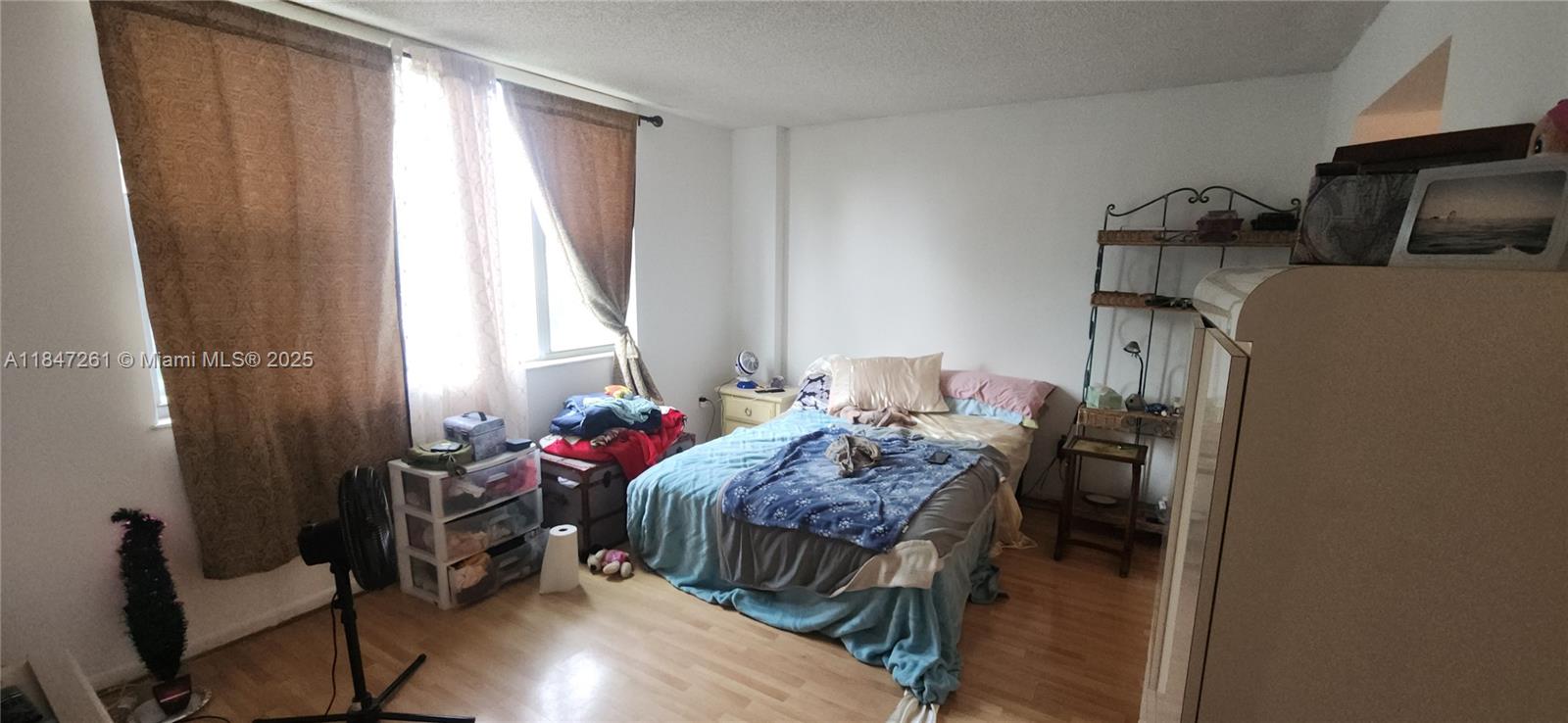 HILLCREST EAST NO 27 COND - Residential