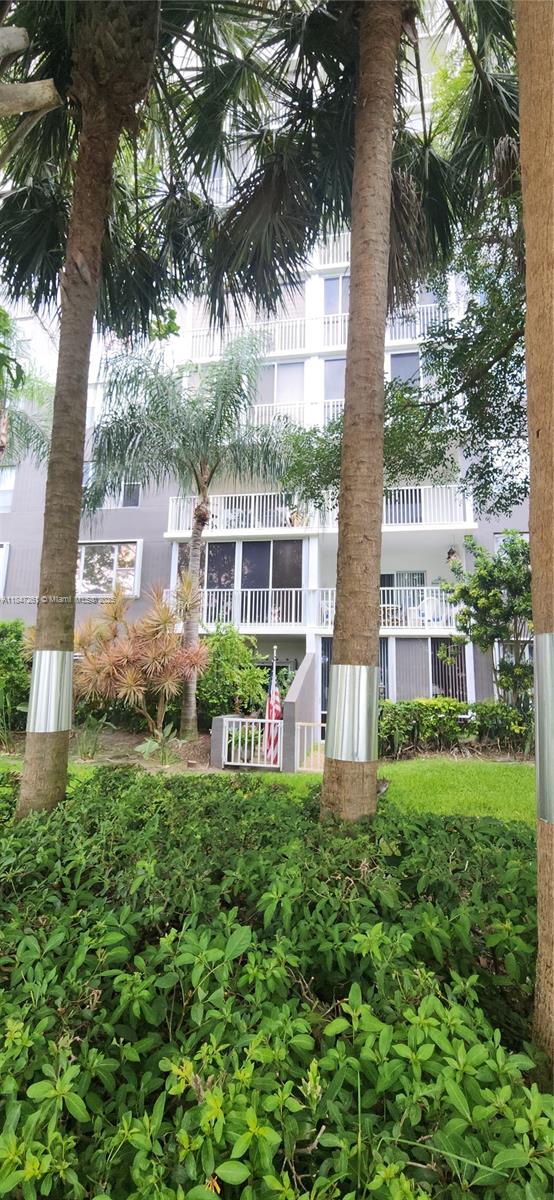 HILLCREST EAST NO 27 COND - Residential