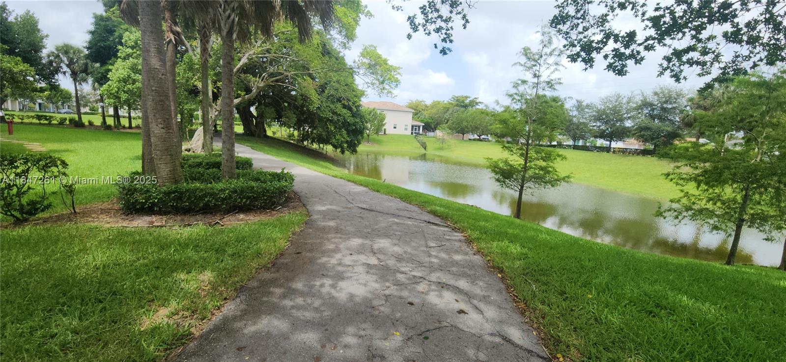 HILLCREST EAST NO 27 COND - Residential