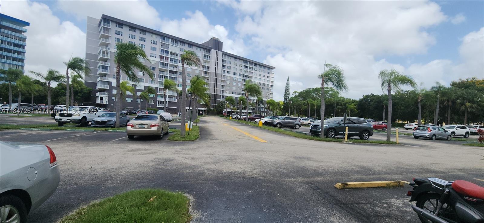 HILLCREST EAST NO 27 COND - Residential