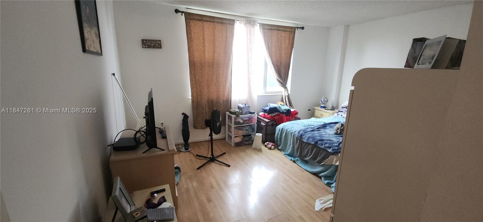 HILLCREST EAST NO 27 COND - Residential