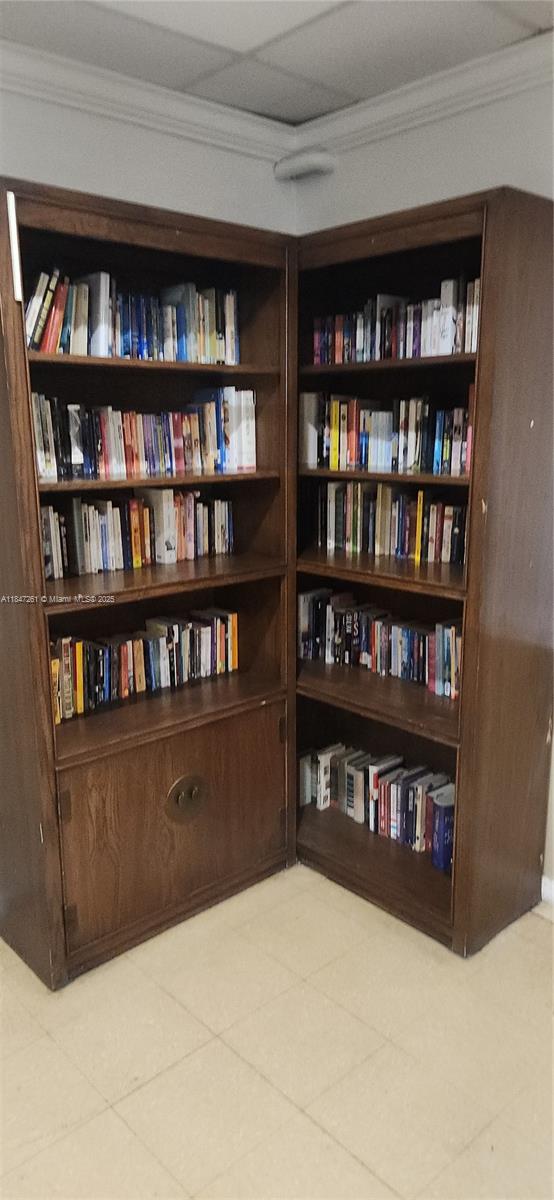 HILLCREST EAST NO 27 COND - Residential