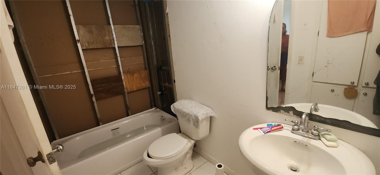 HILLCREST EAST NO 27 COND - Residential