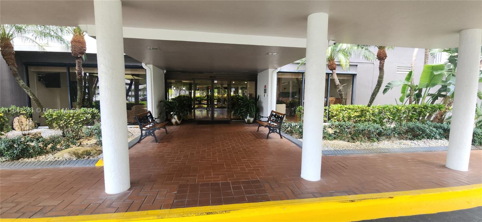 HILLCREST EAST NO 27 COND - Residential