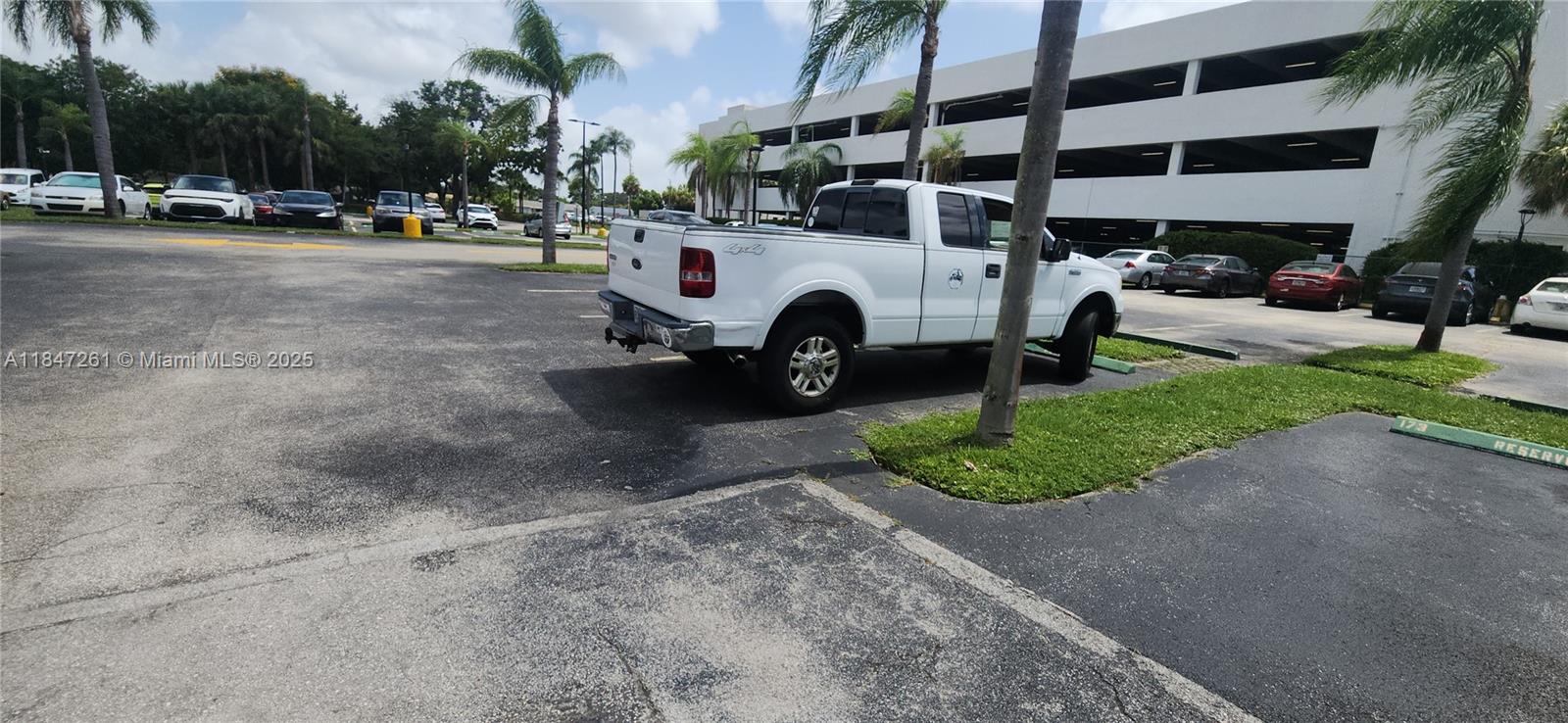 HILLCREST EAST NO 27 COND - Residential