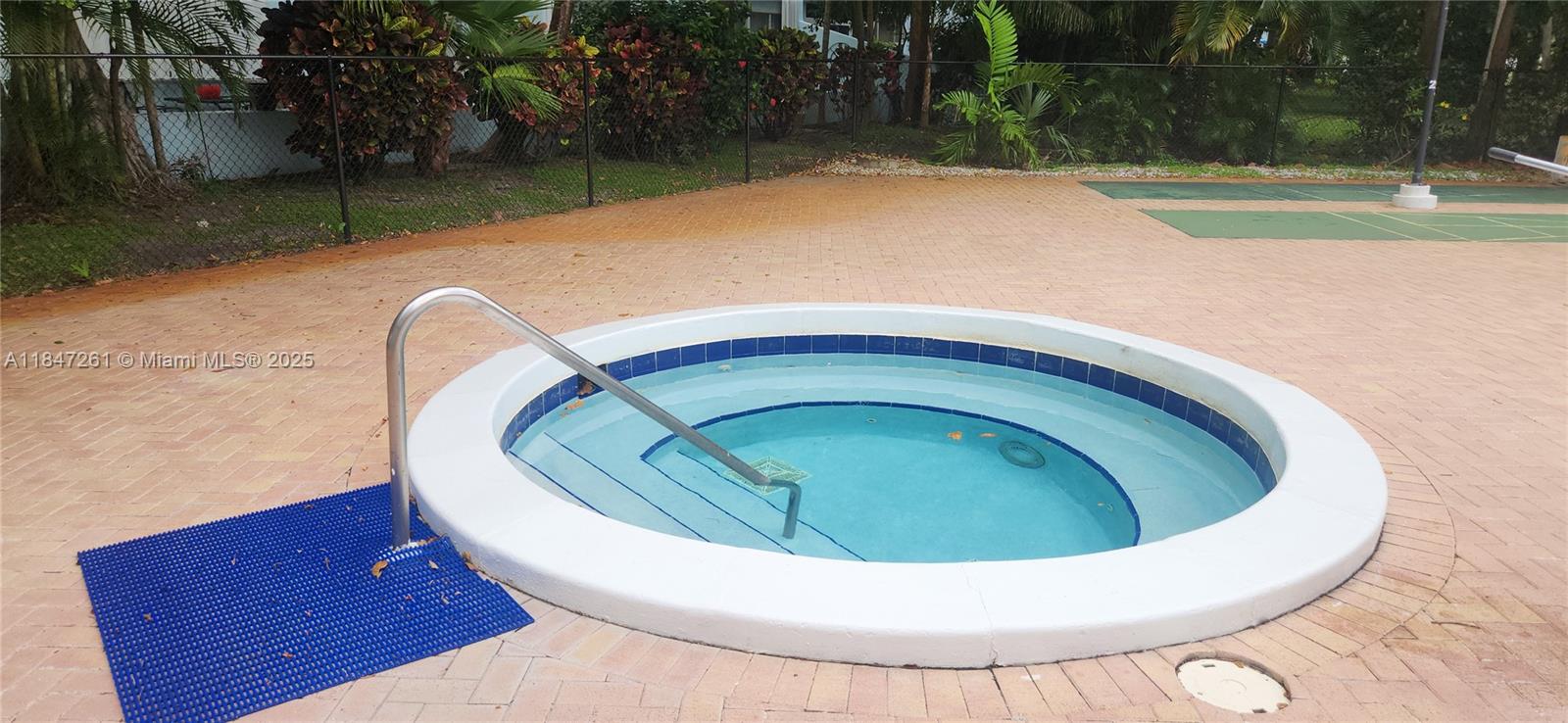 HILLCREST EAST NO 27 COND - Residential