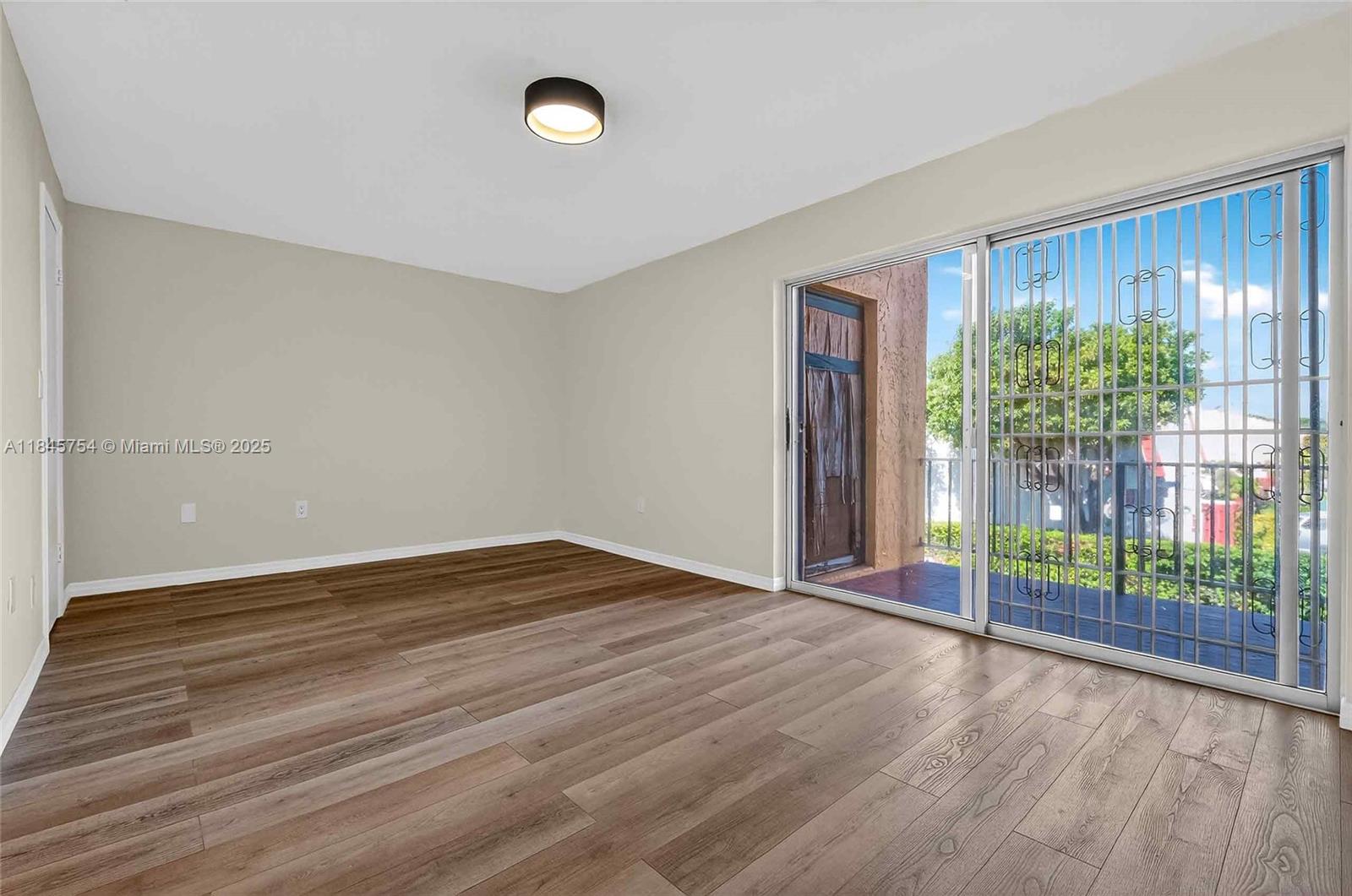 TARACOMA TOWNHOMES CONDO - Residential