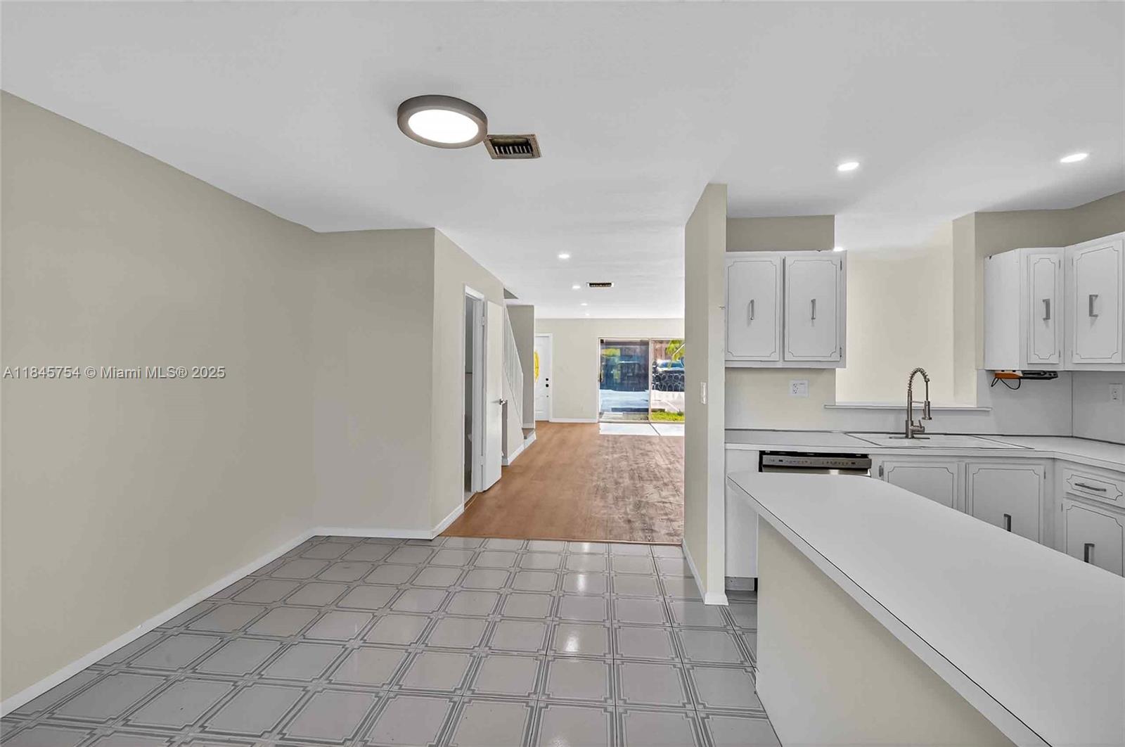 TARACOMA TOWNHOMES CONDO - Residential