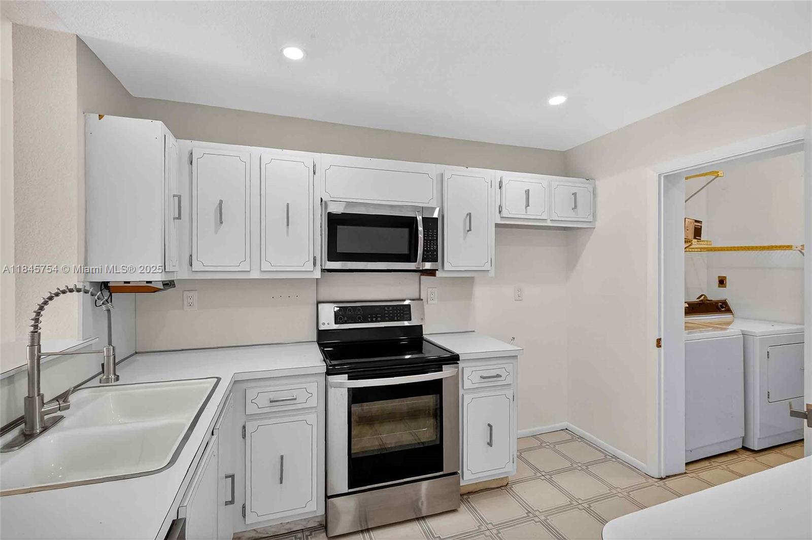 TARACOMA TOWNHOMES CONDO - Residential