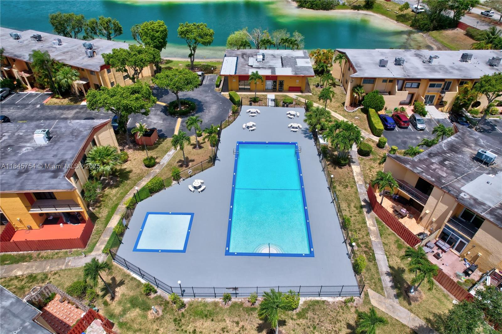 TARACOMA TOWNHOMES CONDO - Residential