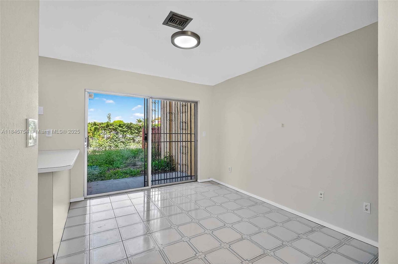 TARACOMA TOWNHOMES CONDO - Residential