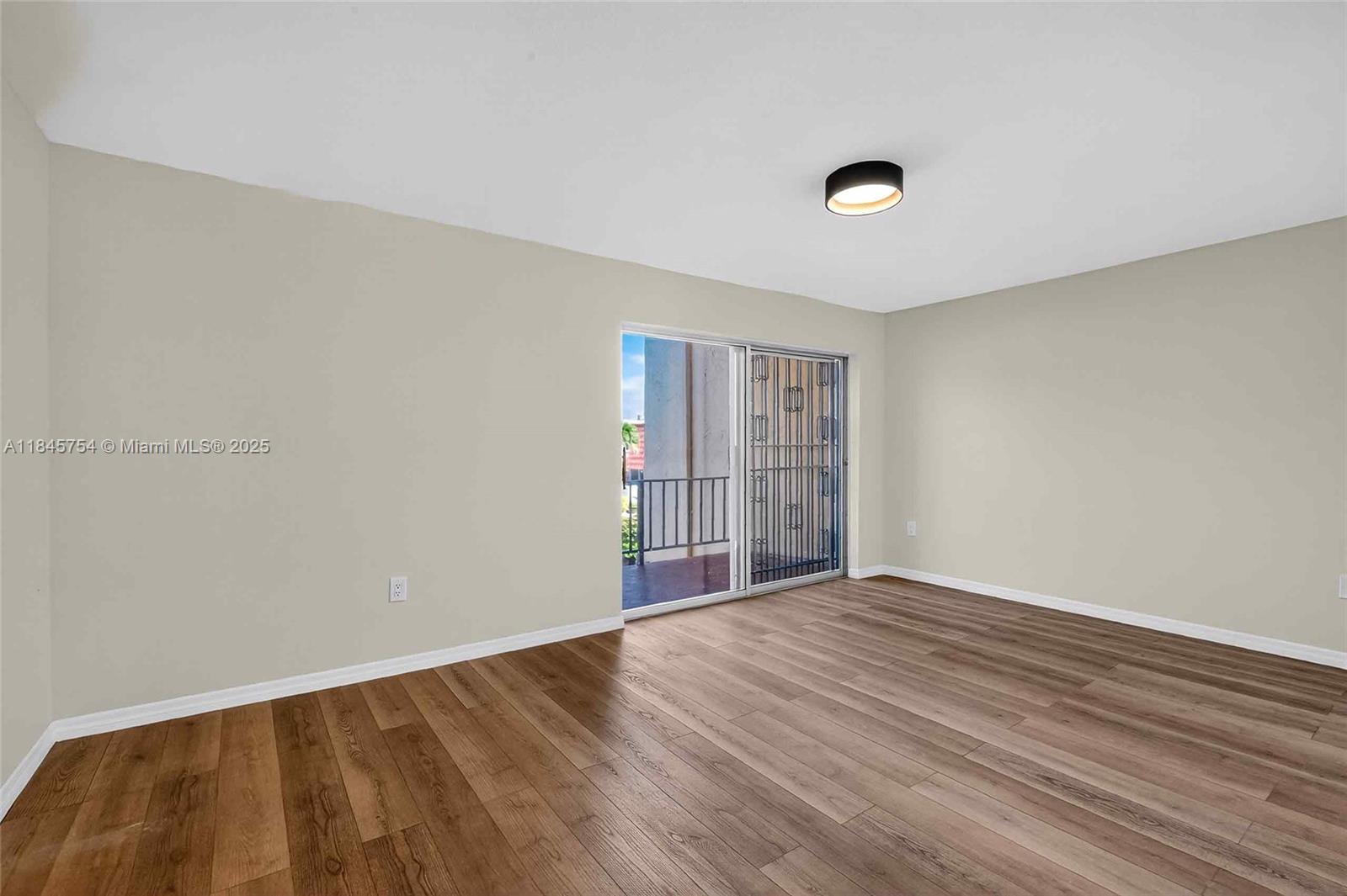 TARACOMA TOWNHOMES CONDO - Residential