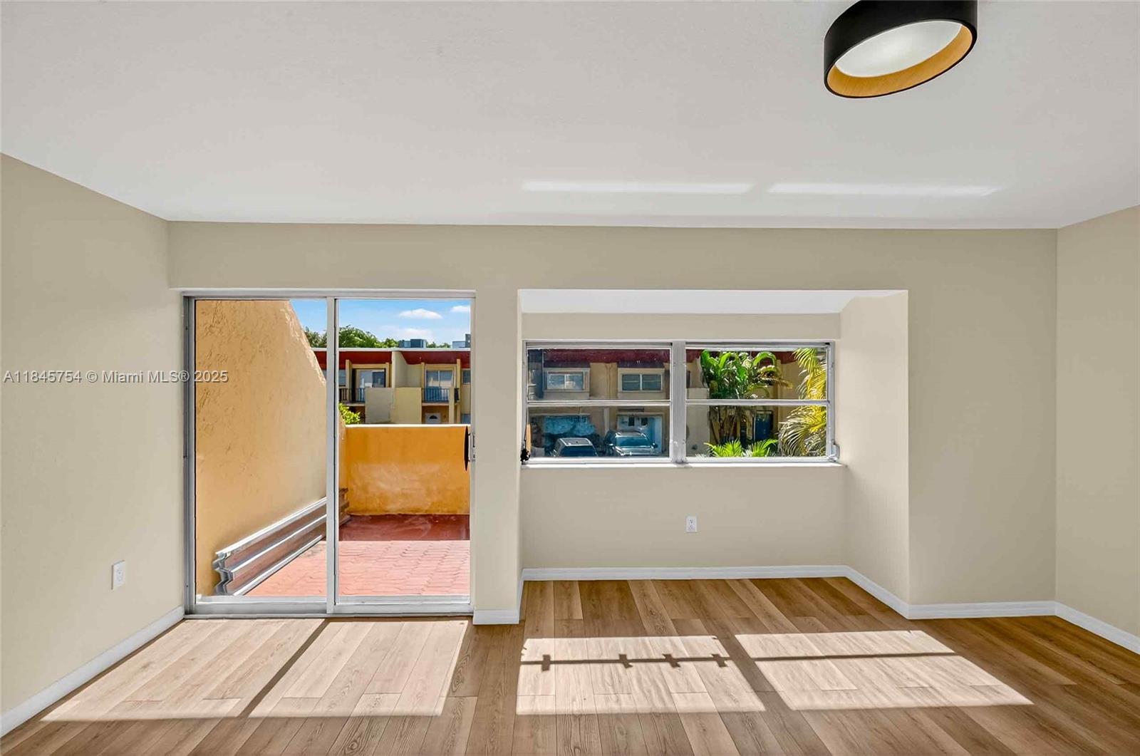 TARACOMA TOWNHOMES CONDO - Residential