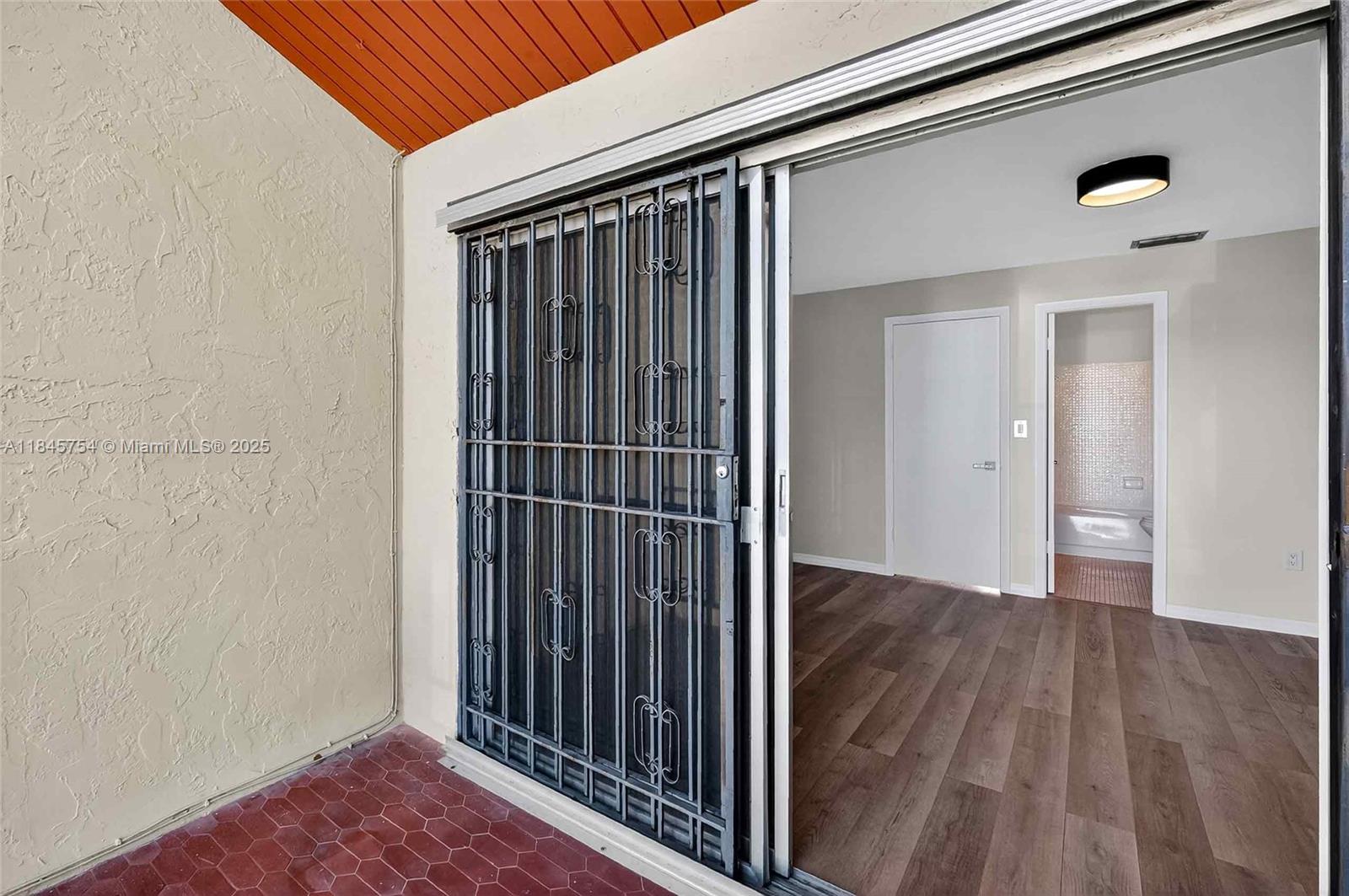 TARACOMA TOWNHOMES CONDO - Residential