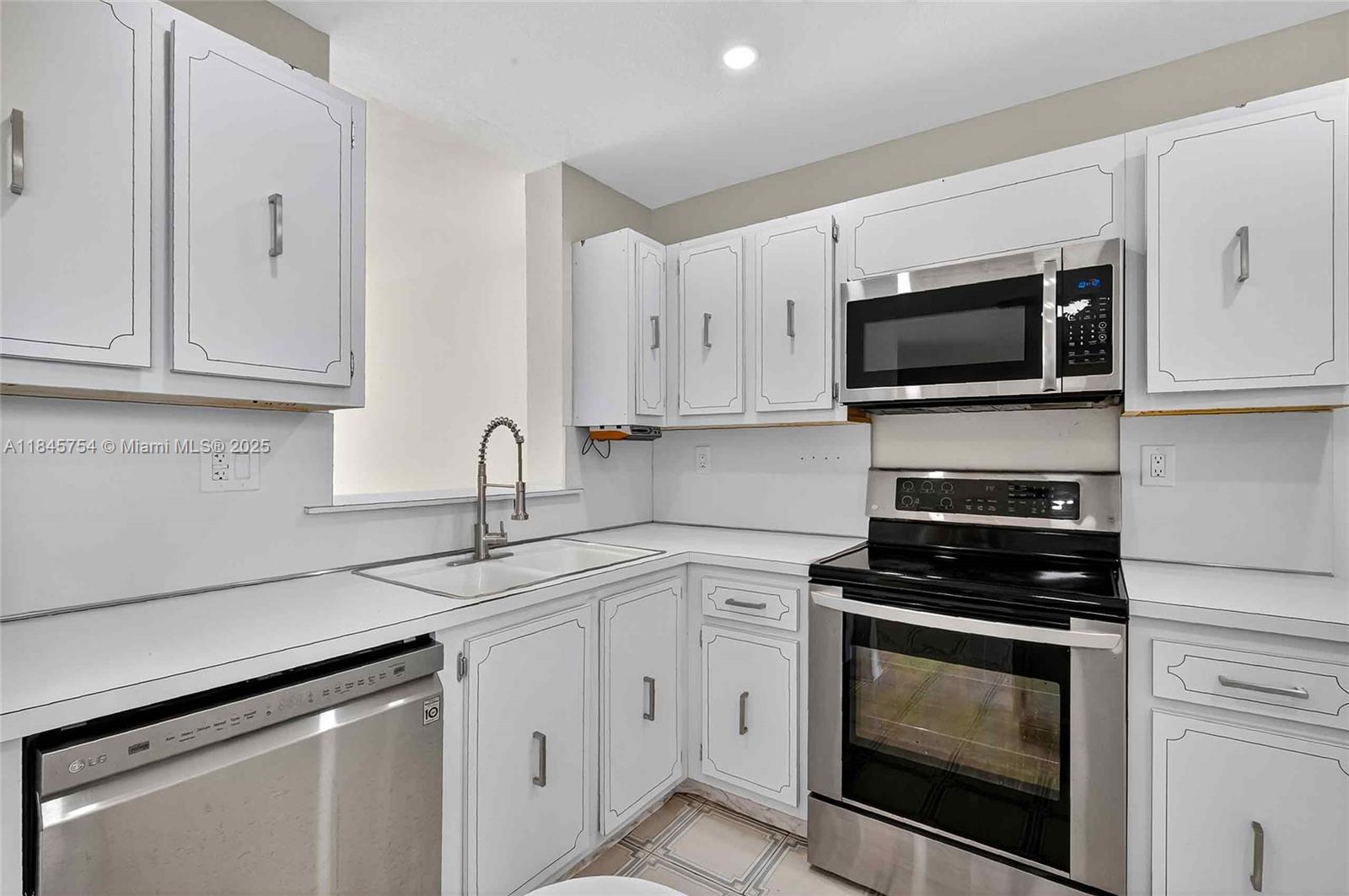 TARACOMA TOWNHOMES CONDO - Residential