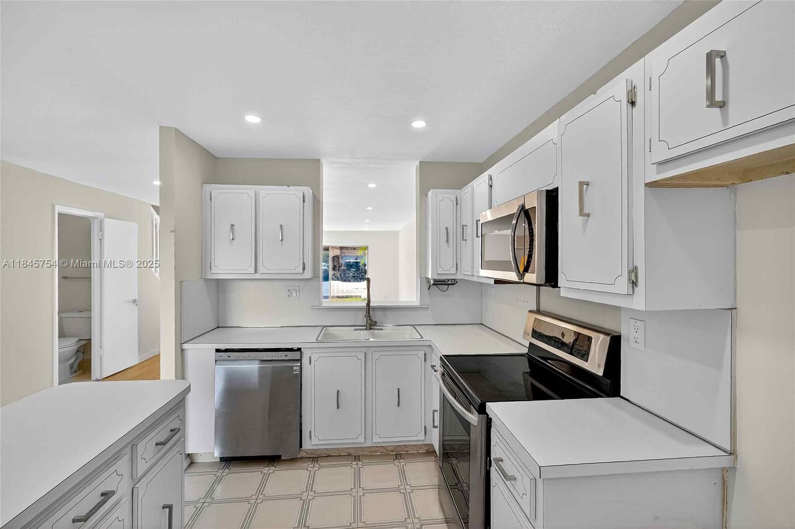 TARACOMA TOWNHOMES CONDO - Residential