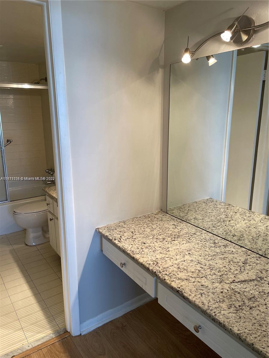 THE VINTAGE CONDO - Residential Lease