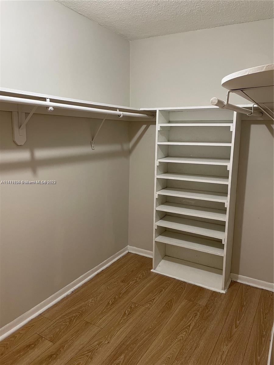 THE VINTAGE CONDO - Residential Lease