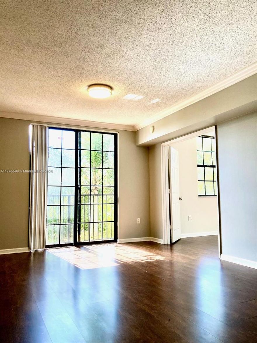 AMAZING CONDO LOCATED IN GORGEOUS REGENT PARK CONDOMINIUM AT DOWNTOWN HOLLYWOOD BEACH. MODERN OPEN KITCHEN, WASHER, AND DRYER IN UNIT.NEW AC UNIT. THIS GREAT COMPLEX OFFERS A SWIMMING POOL, JACUZZI, EXERCISE ROOM AND BARBECUE AREA. MINUTES TO THE BEACH. WALK TO RESTAURANTS AND SHOPS. ALL DOWNTOWN HOLLYWOOD HAS TO OFFER IS RIGHT OUTSIDE YOUR DOOR.