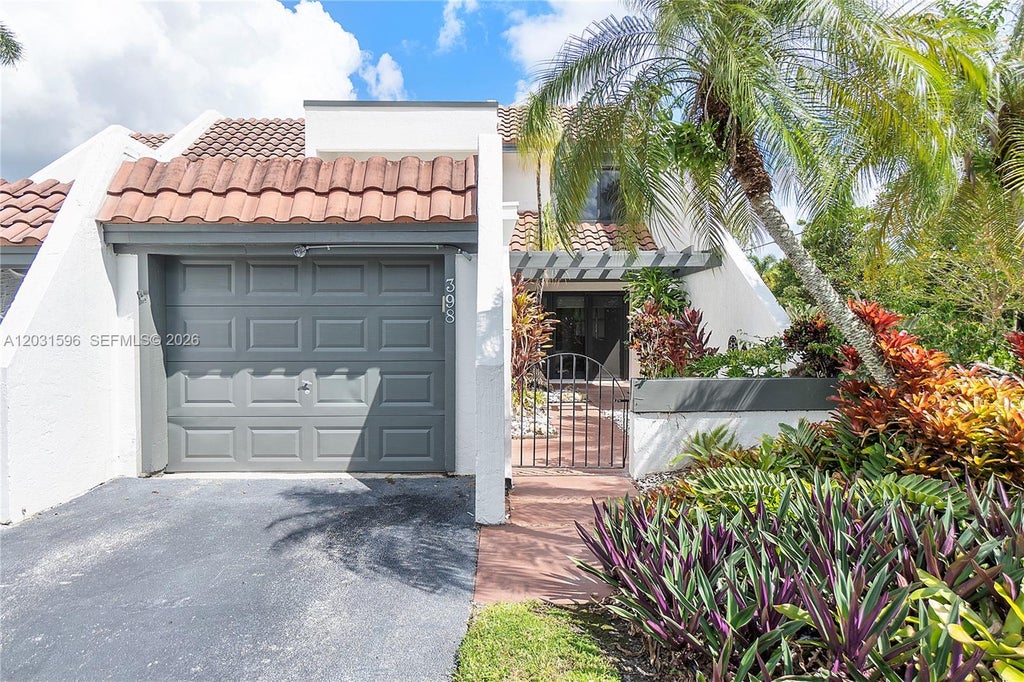 Photo of 398 Fern Dr #10-6, Weston, FL 33326 (MLS # A12031596)