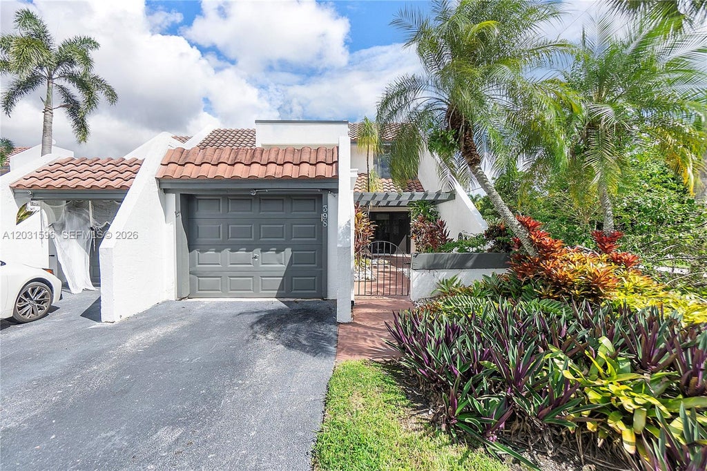 Photo of 398 Fern Dr #10-6, Weston, FL 33326 (MLS # A12031596)