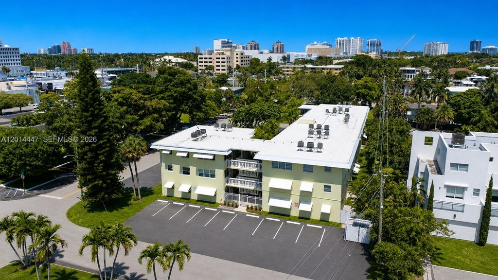 Photo of 1900 NE 8th Ct #105, Fort Lauderdale, FL 33304 (MLS # A12014447)