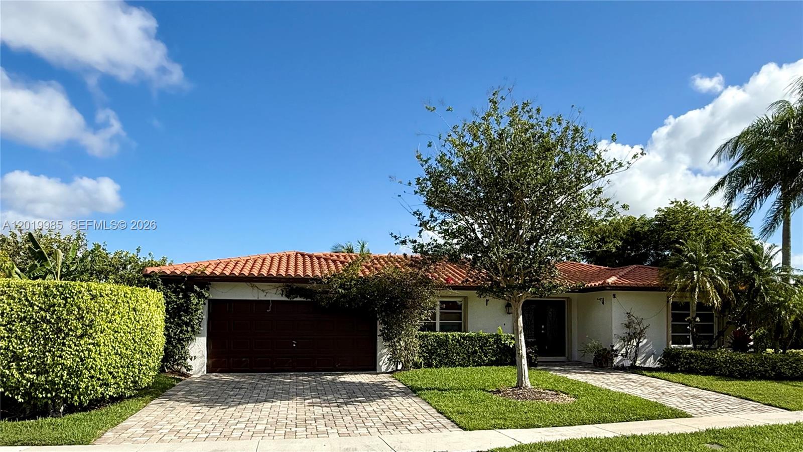 16641 Royal Poinciana Dr, Weston, FL, 33326/$1,300,000 2 16641 Royal Poinciana Dr