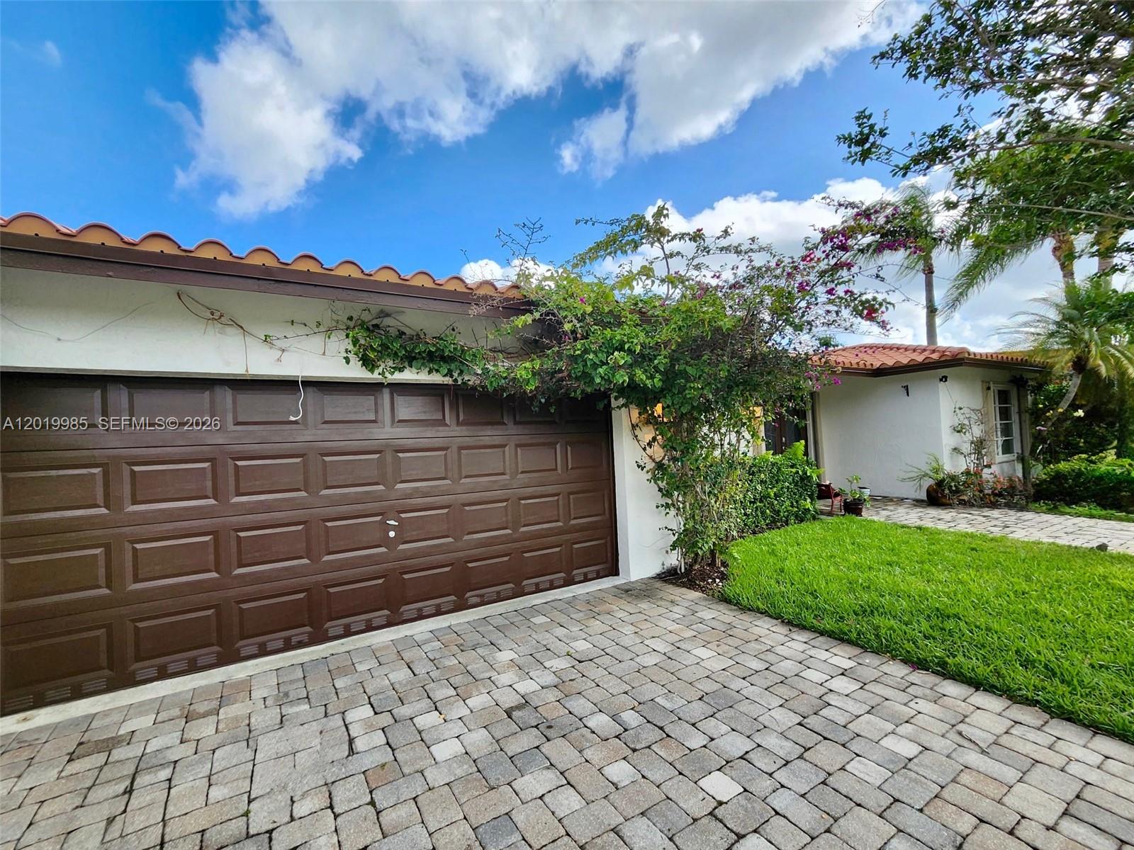 16641 Royal Poinciana Dr, Weston, FL, 33326/$1,300,000 3 16641 Royal Poinciana Dr