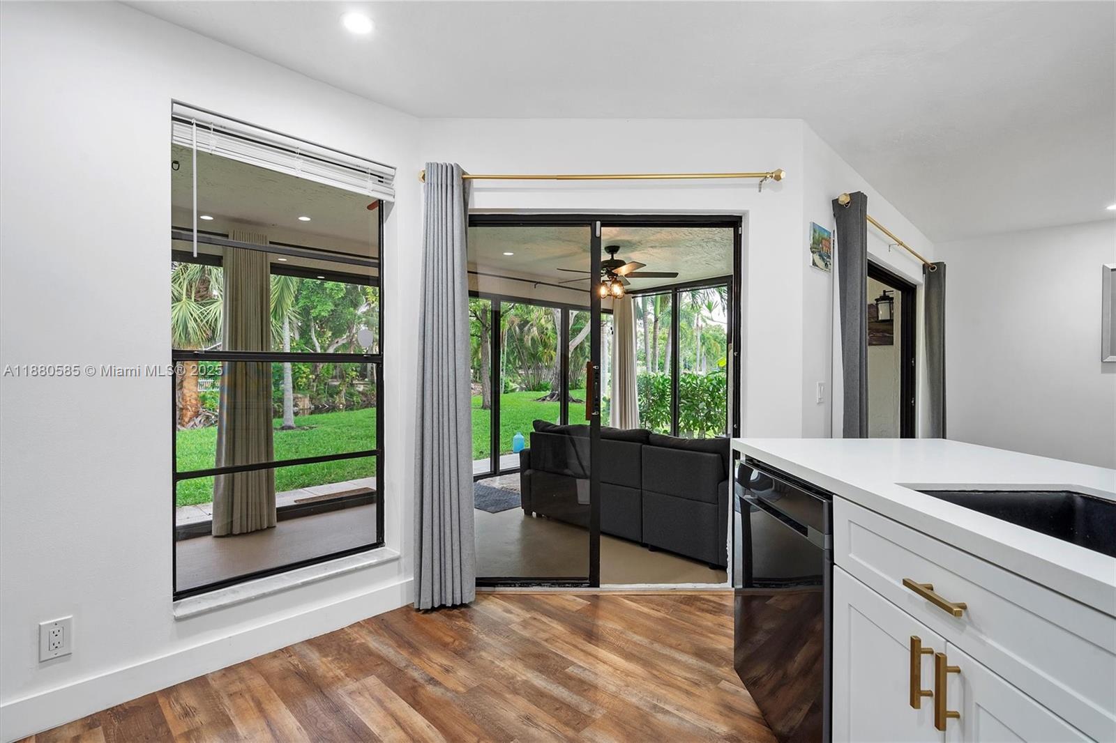 YORKVILLE - Residential