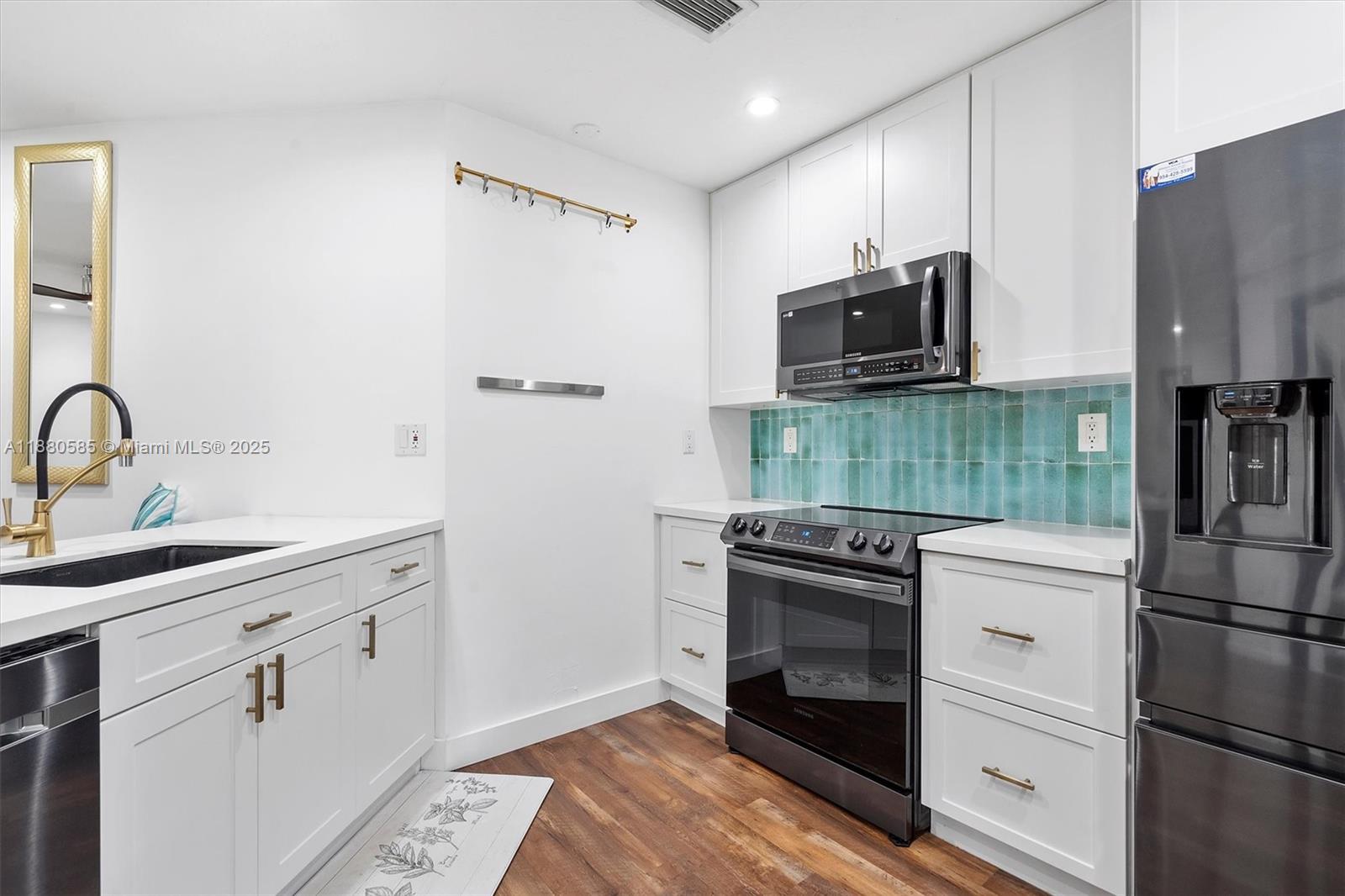 YORKVILLE - Residential
