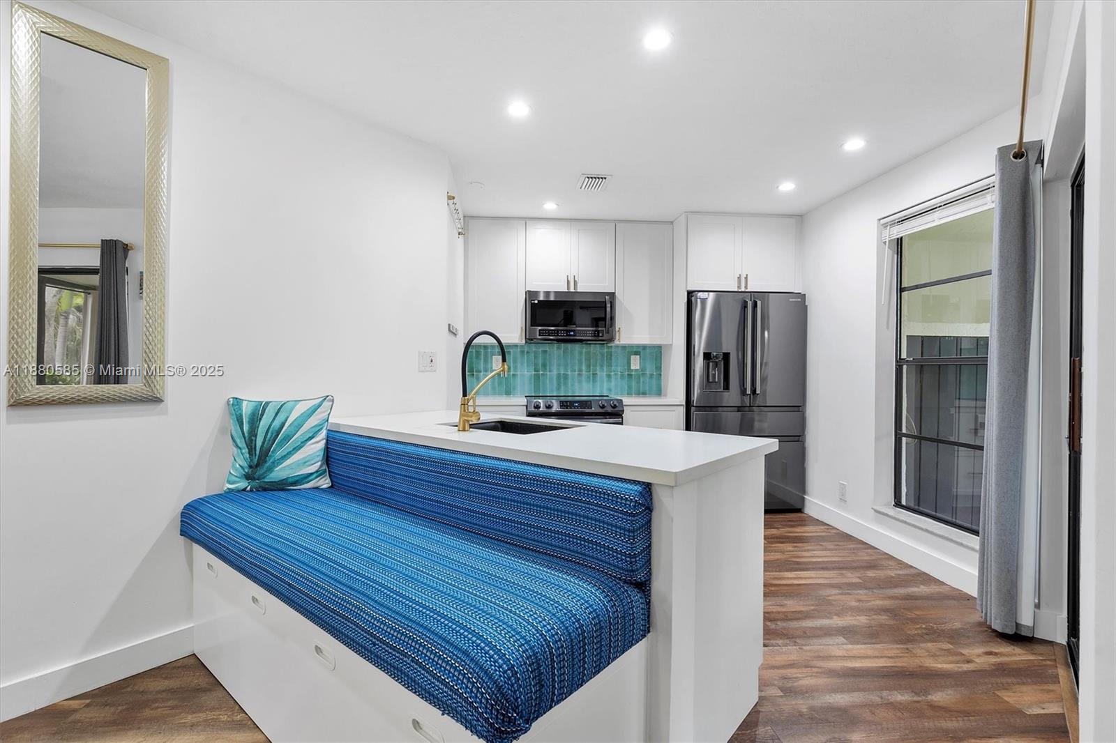 YORKVILLE - Residential