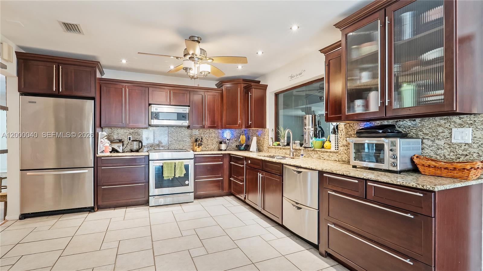 COUNTRY CLUB ESTATES UNIT - Residential